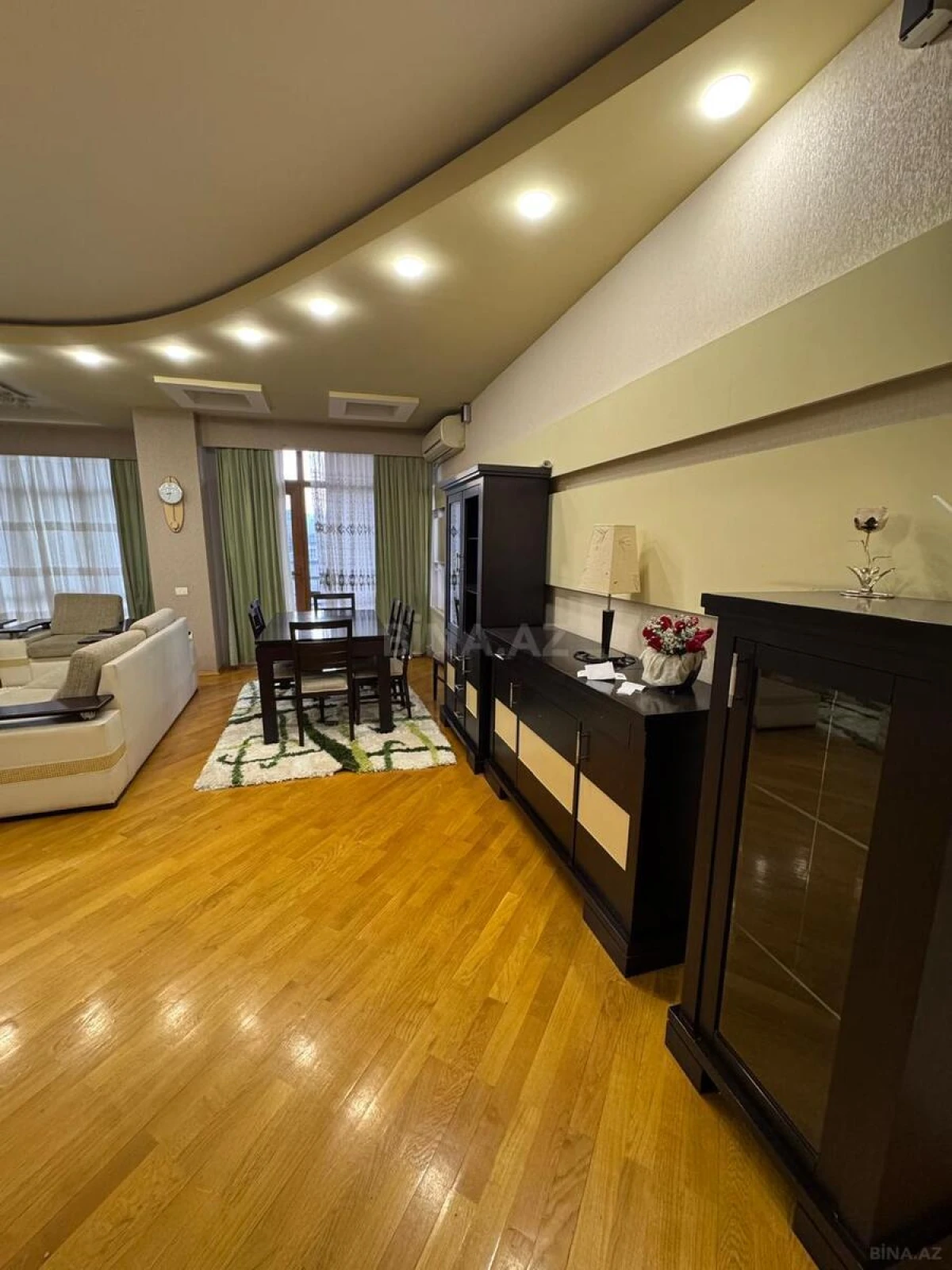 Kirayə verilir 3 otaqlı mənzil 150 m²