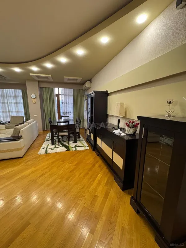 Kirayə verilir 3 otaqlı mənzil 150 m²