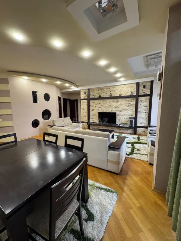 Kirayə verilir 3 otaqlı mənzil 150 m²