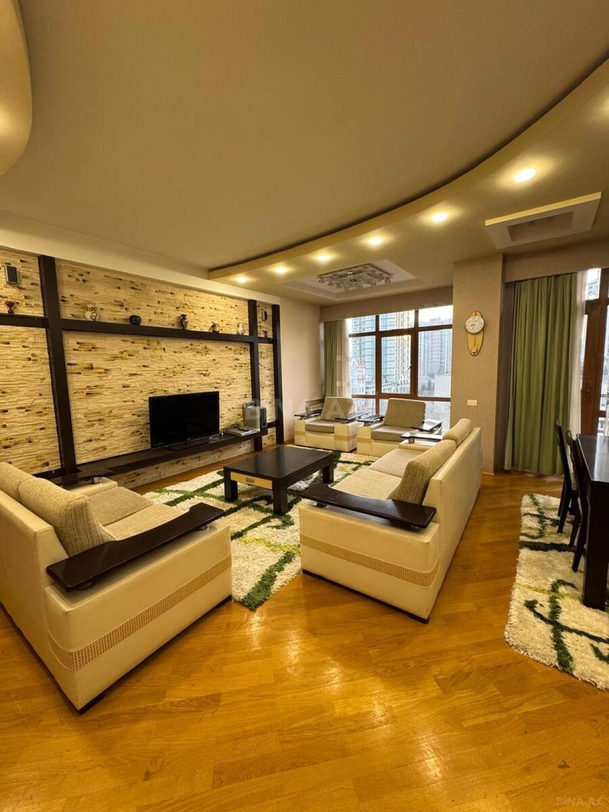 Kirayə verilir 3 otaqlı mənzil 150 m²