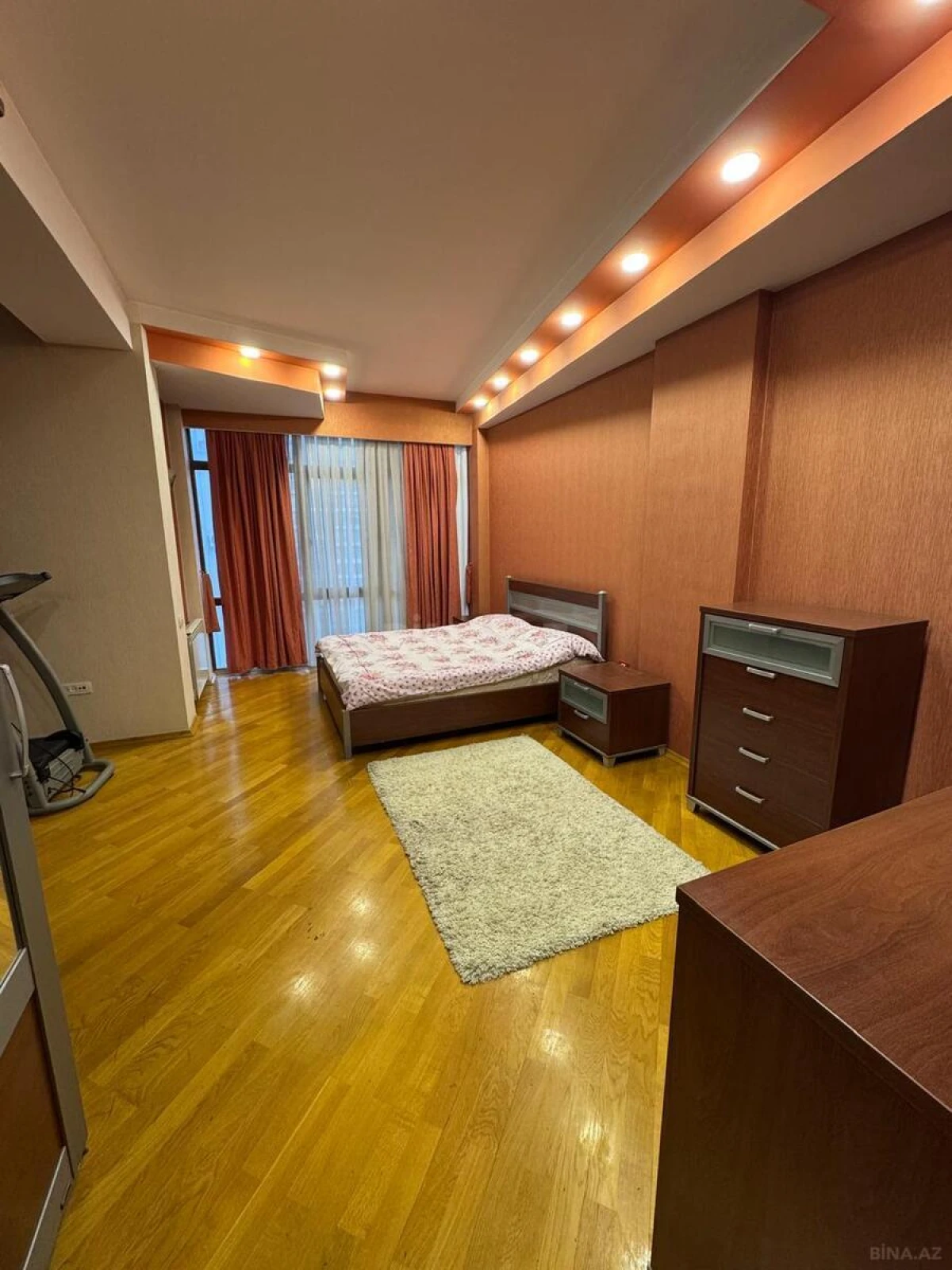 Kirayə verilir 3 otaqlı mənzil 150 m²