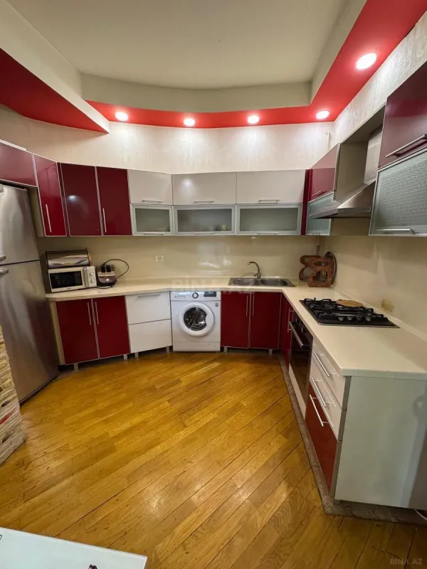 Kirayə verilir 3 otaqlı mənzil 150 m²