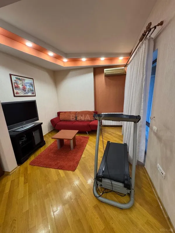 Kirayə verilir 3 otaqlı mənzil 150 m²
