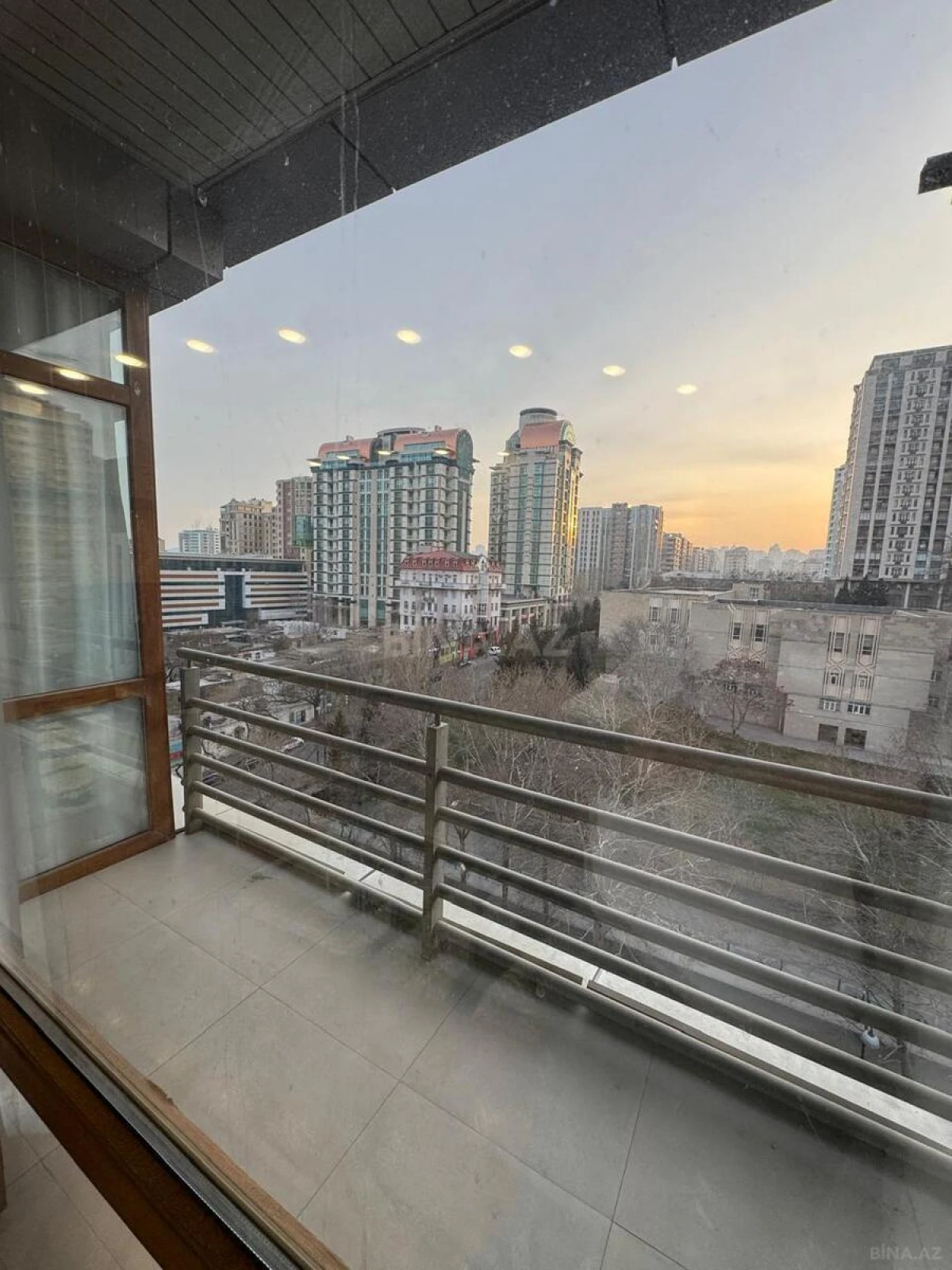 Kirayə verilir 3 otaqlı mənzil 150 m²