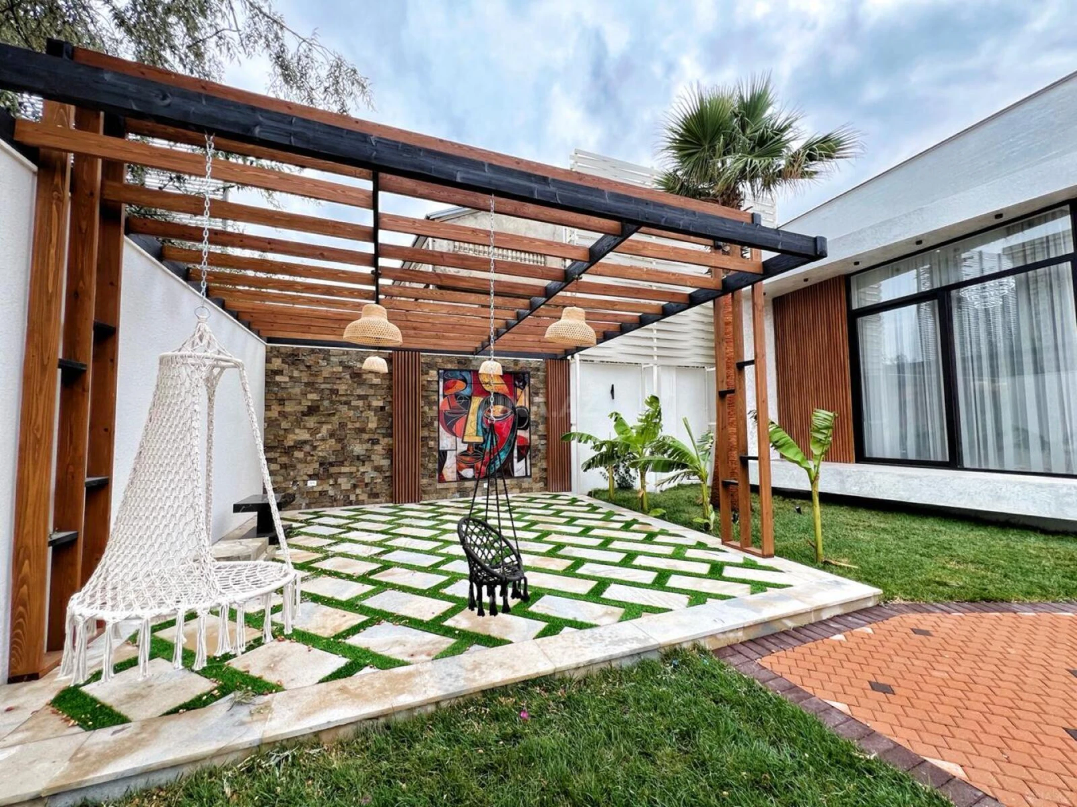 Satılır 5 otaqlı həyət evi 280 m²