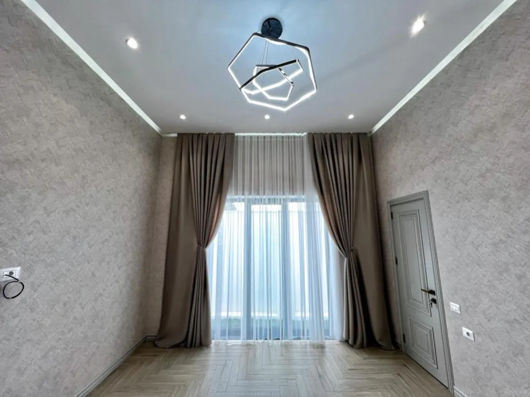 Satılır 5 otaqlı həyət evi 280 m²