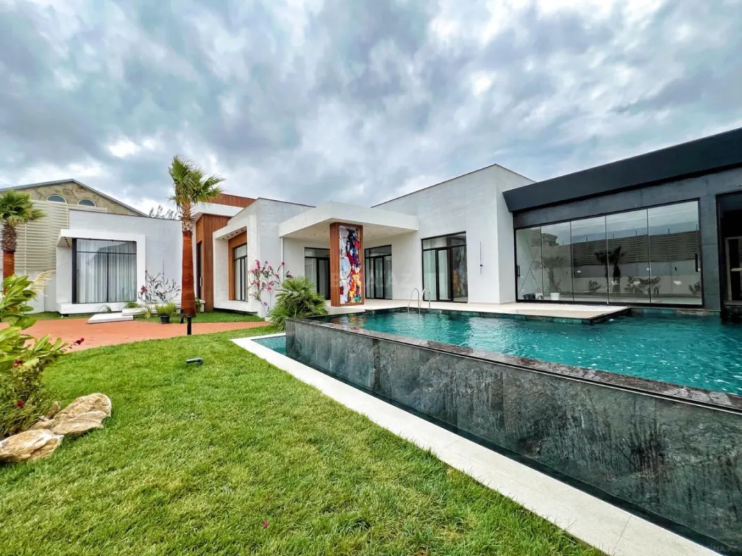 Satılır 5 otaqlı həyət evi 280 m²