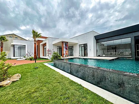 Satılır 5 otaqlı həyət evi 280 m²