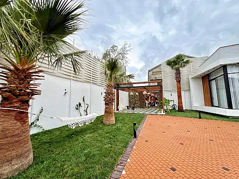 Satılır 5 otaqlı həyət evi 280 m²