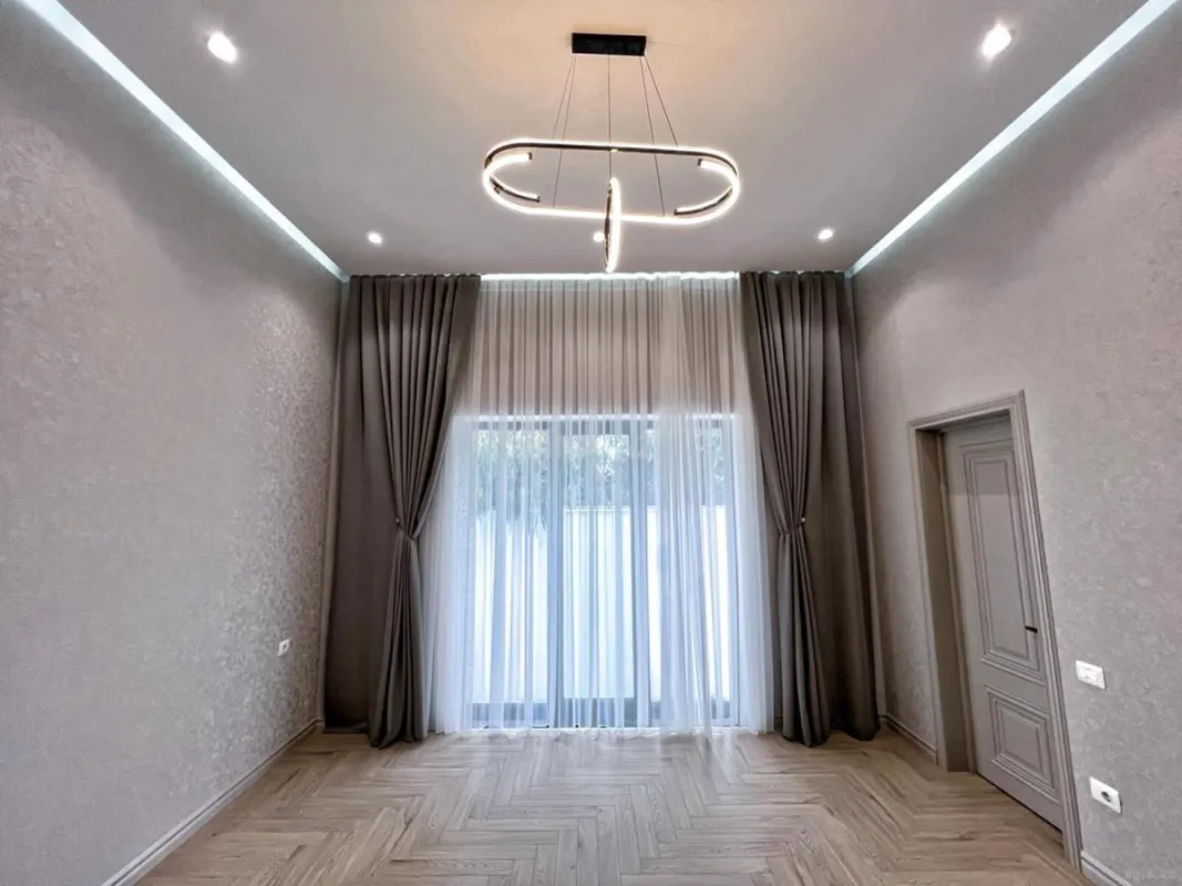 Satılır 5 otaqlı həyət evi 280 m²