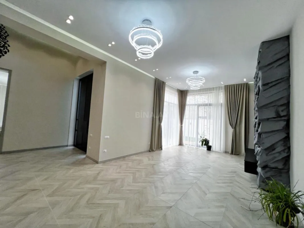 Satılır 5 otaqlı həyət evi 280 m²