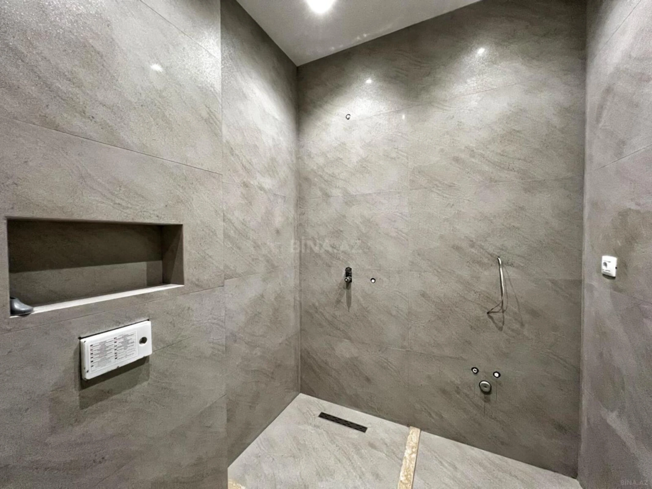 Satılır 5 otaqlı həyət evi 280 m²