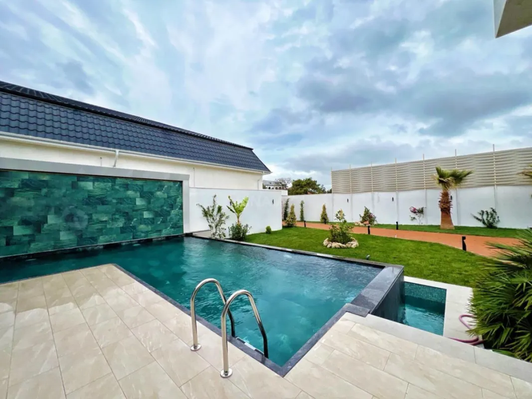 Satılır 5 otaqlı həyət evi 280 m²