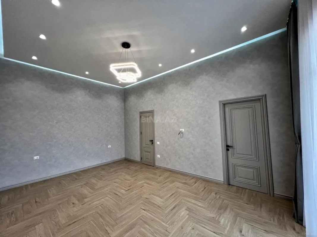Satılır 5 otaqlı həyət evi 280 m²