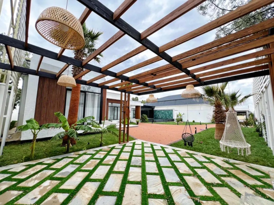 Satılır 5 otaqlı həyət evi 280 m²