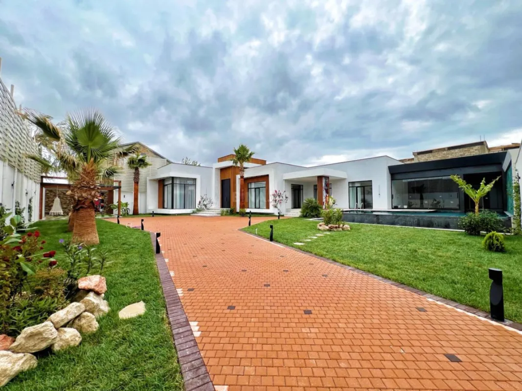 Satılır 5 otaqlı həyət evi 280 m²