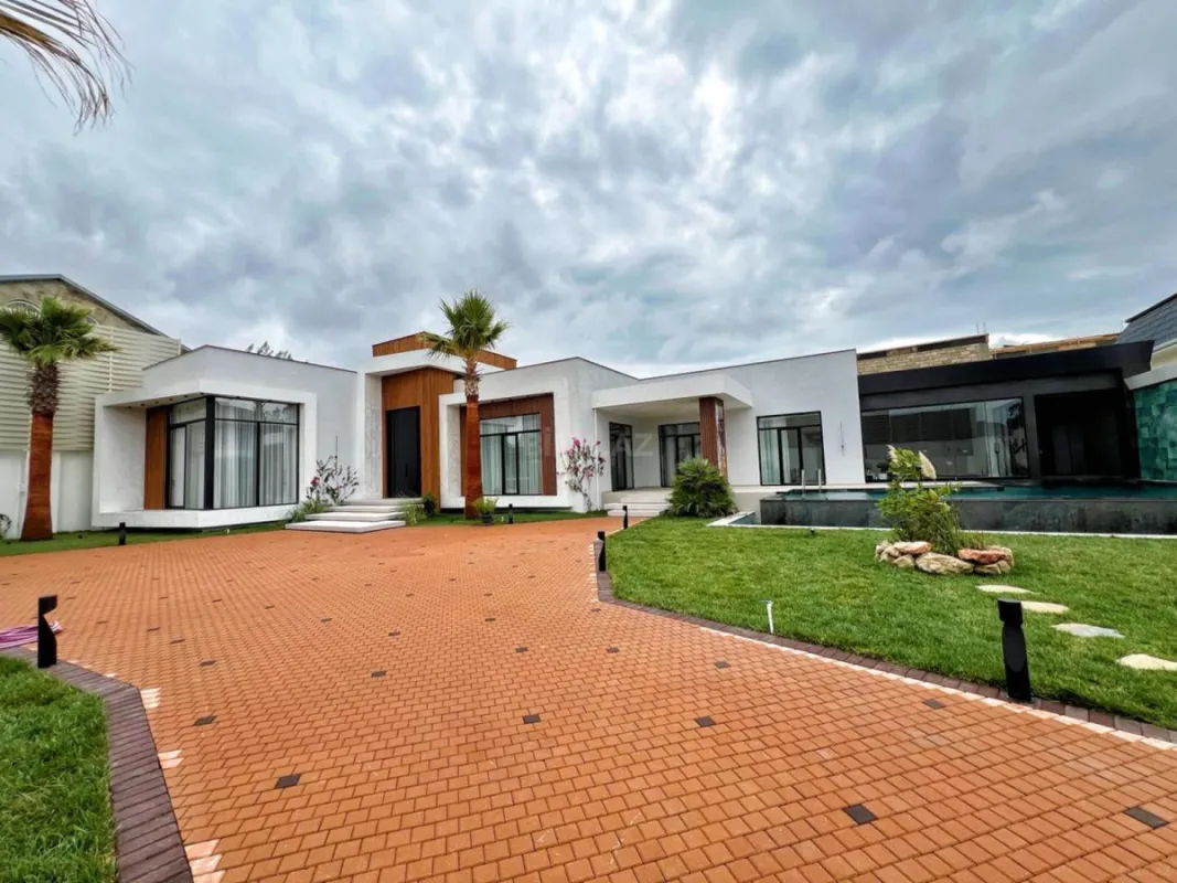 Satılır 5 otaqlı həyət evi 280 m²