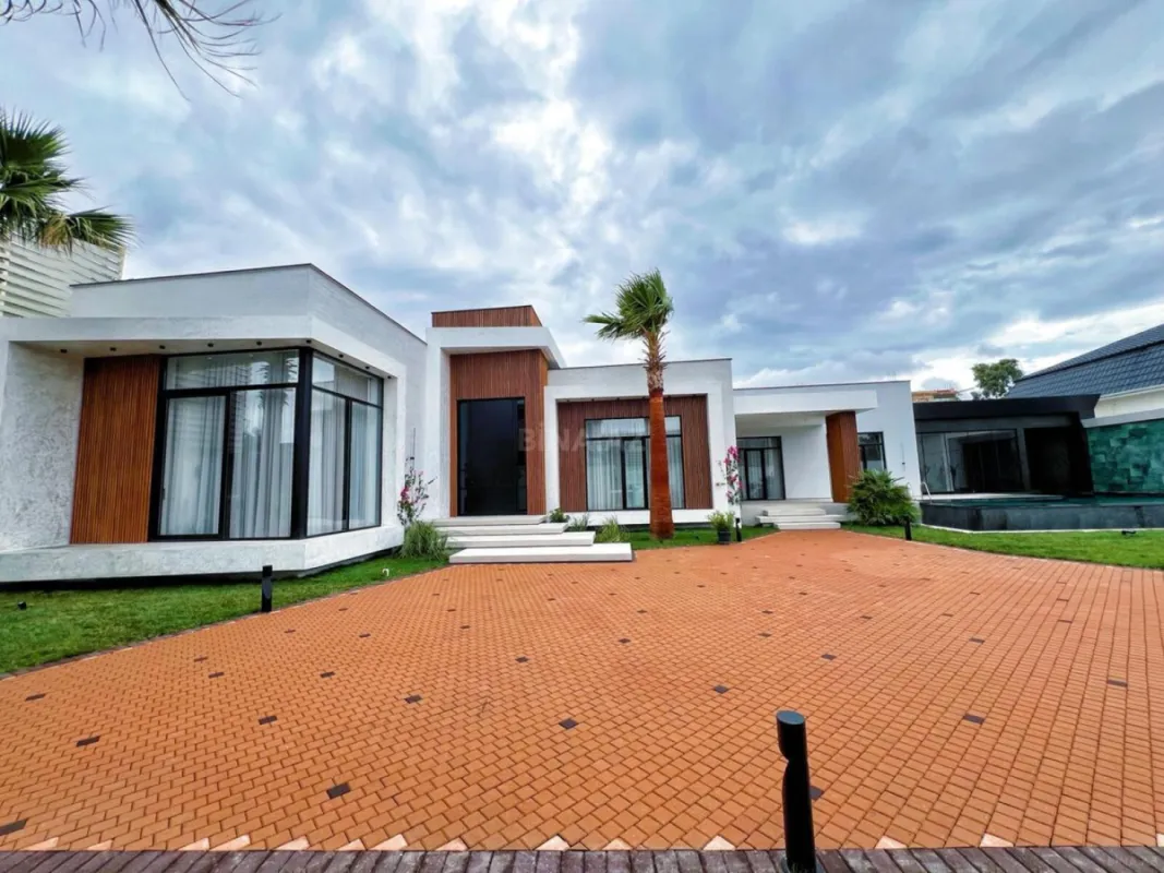 Satılır 5 otaqlı həyət evi 280 m²