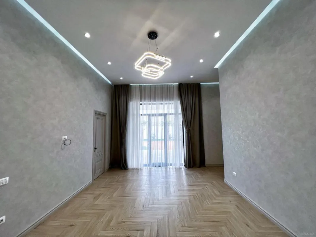 Satılır 5 otaqlı həyət evi 280 m²
