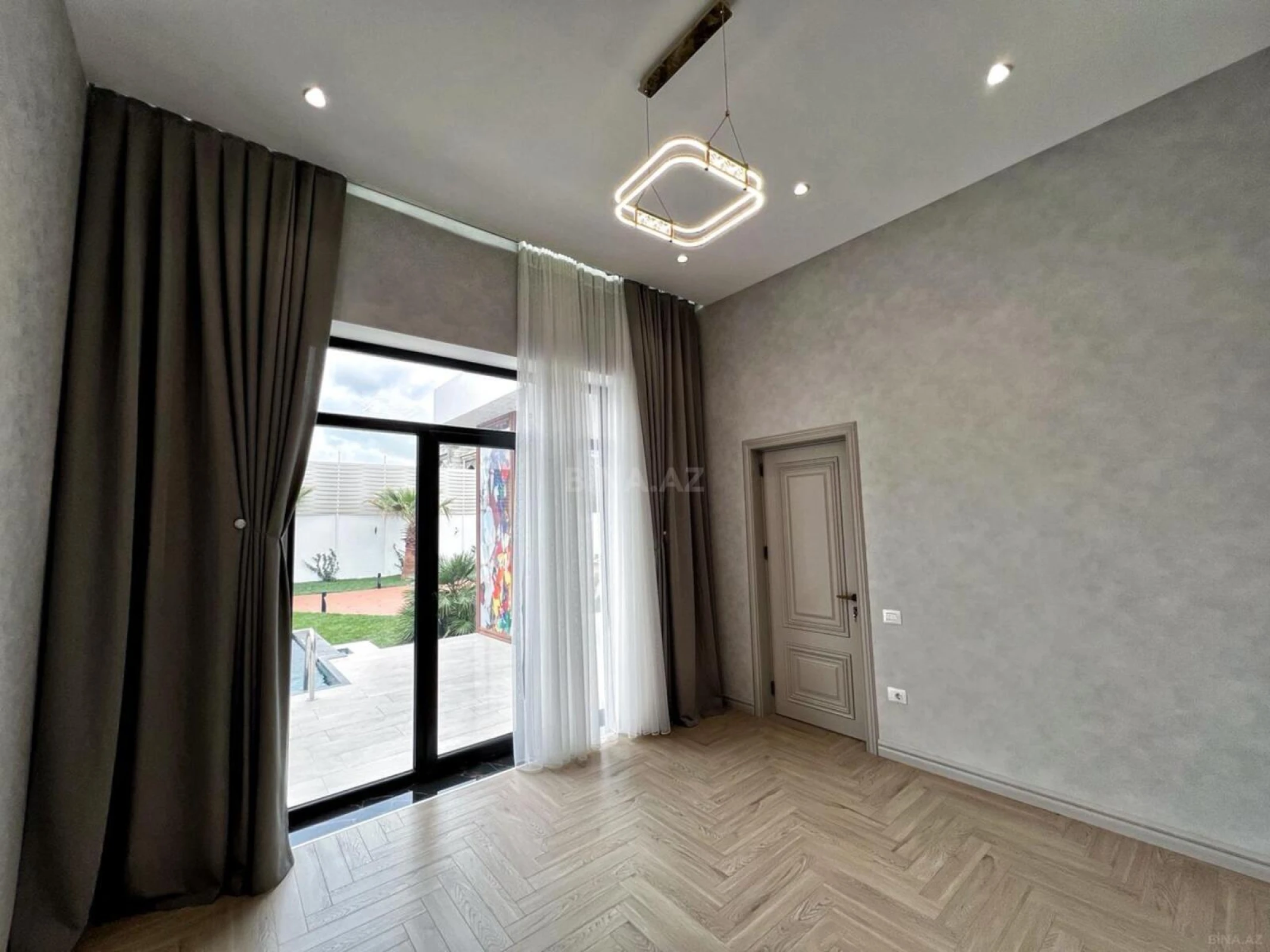 Satılır 5 otaqlı həyət evi 280 m²