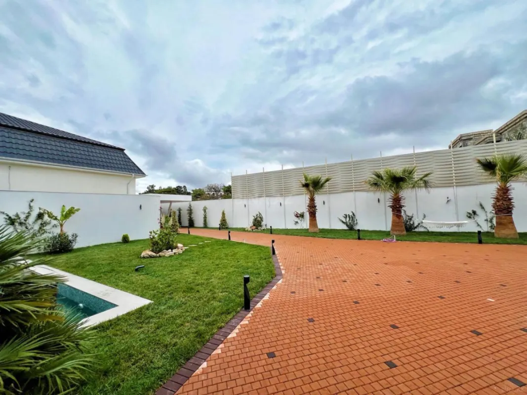 Satılır 5 otaqlı həyət evi 280 m²