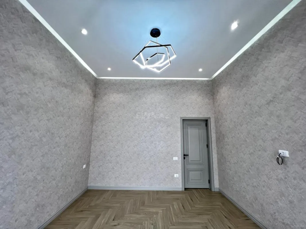 Satılır 5 otaqlı həyət evi 280 m²