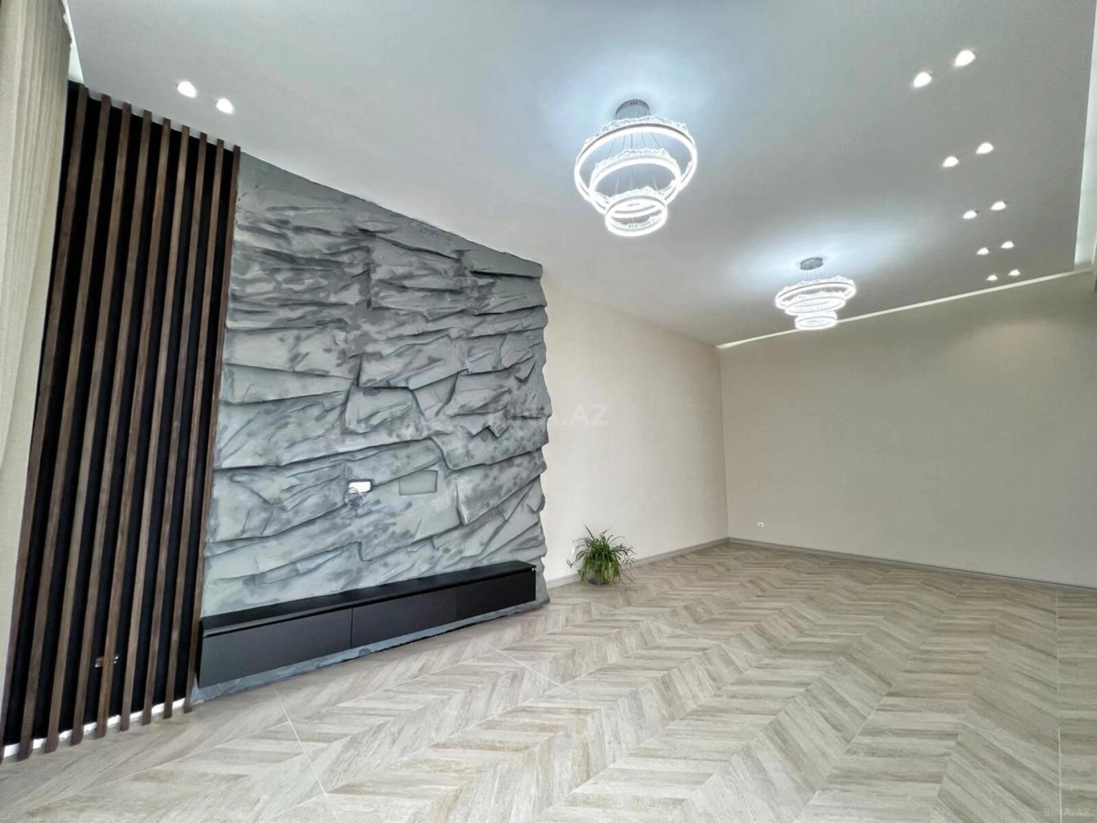 Satılır 5 otaqlı həyət evi 280 m²