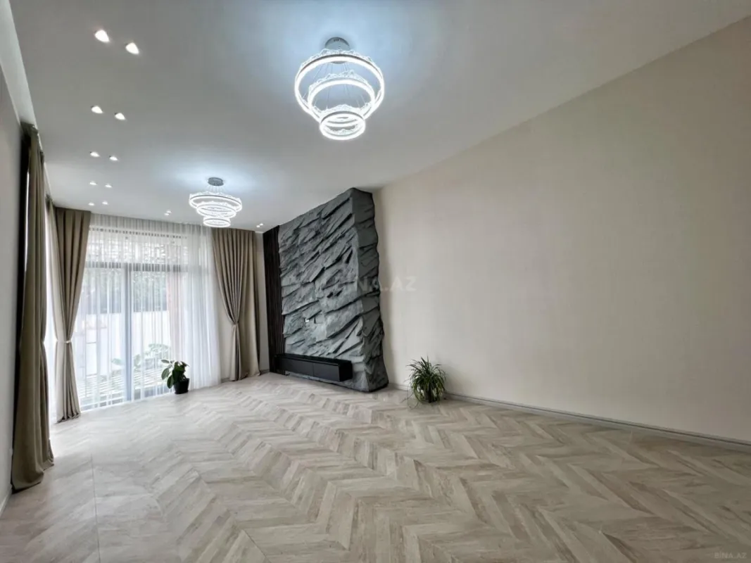 Satılır 5 otaqlı həyət evi 280 m²