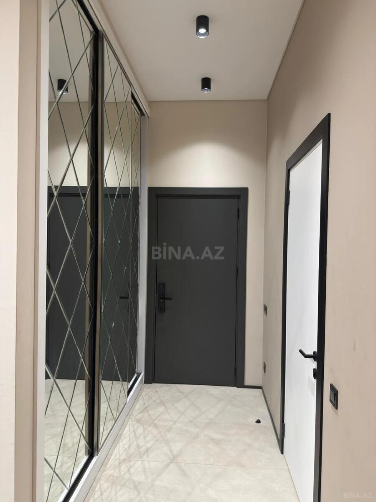Satılır 2 otaqlı mənzil 81.5 m²