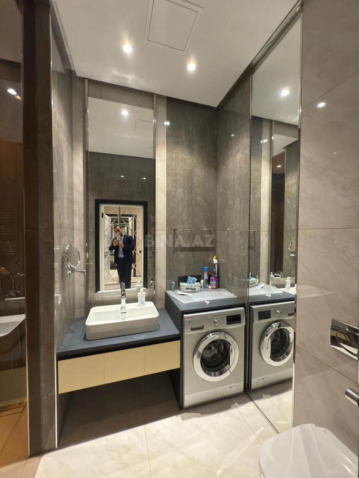 Satılır 2 otaqlı mənzil 81.5 m²