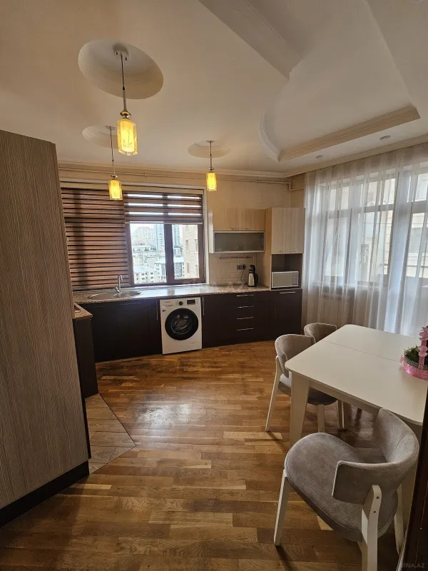 Kirayə verilir 2 otaqlı mənzil 80 m²
