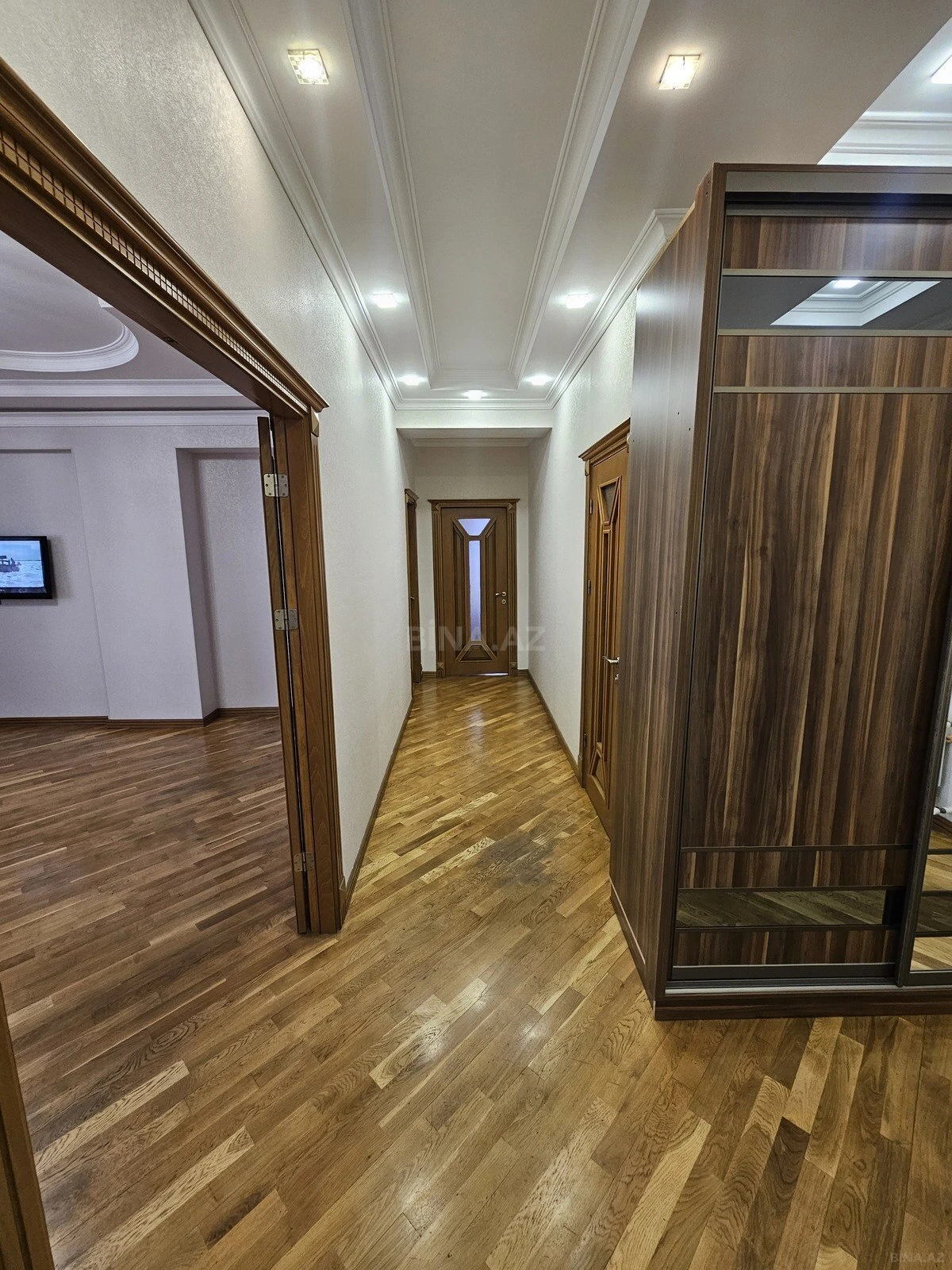 Kirayə verilir 2 otaqlı mənzil 80 m²
