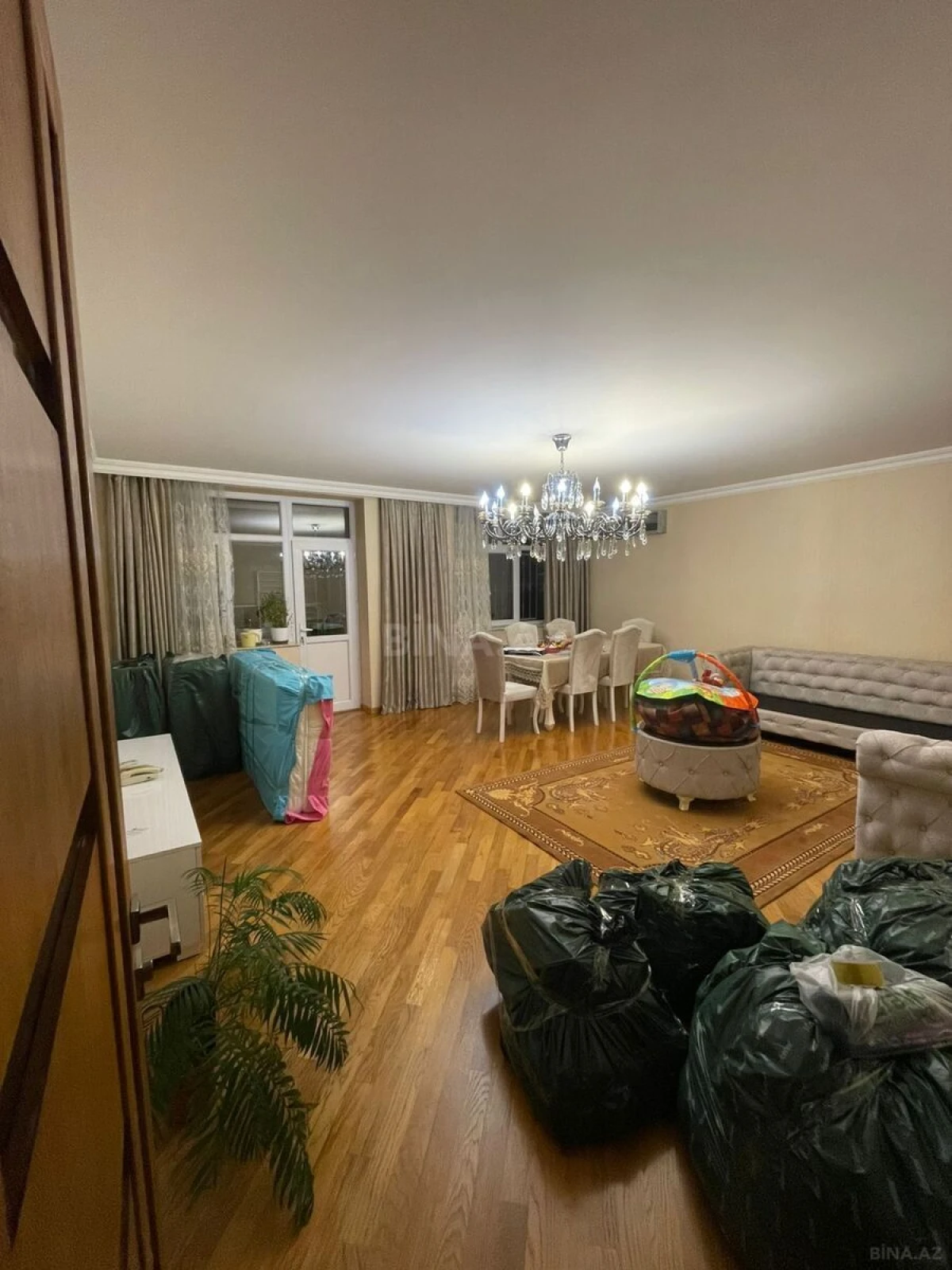 Satılır 5 otaqlı mənzil 130 m²
