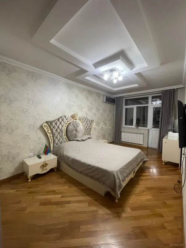 Satılır 5 otaqlı mənzil 130 m²