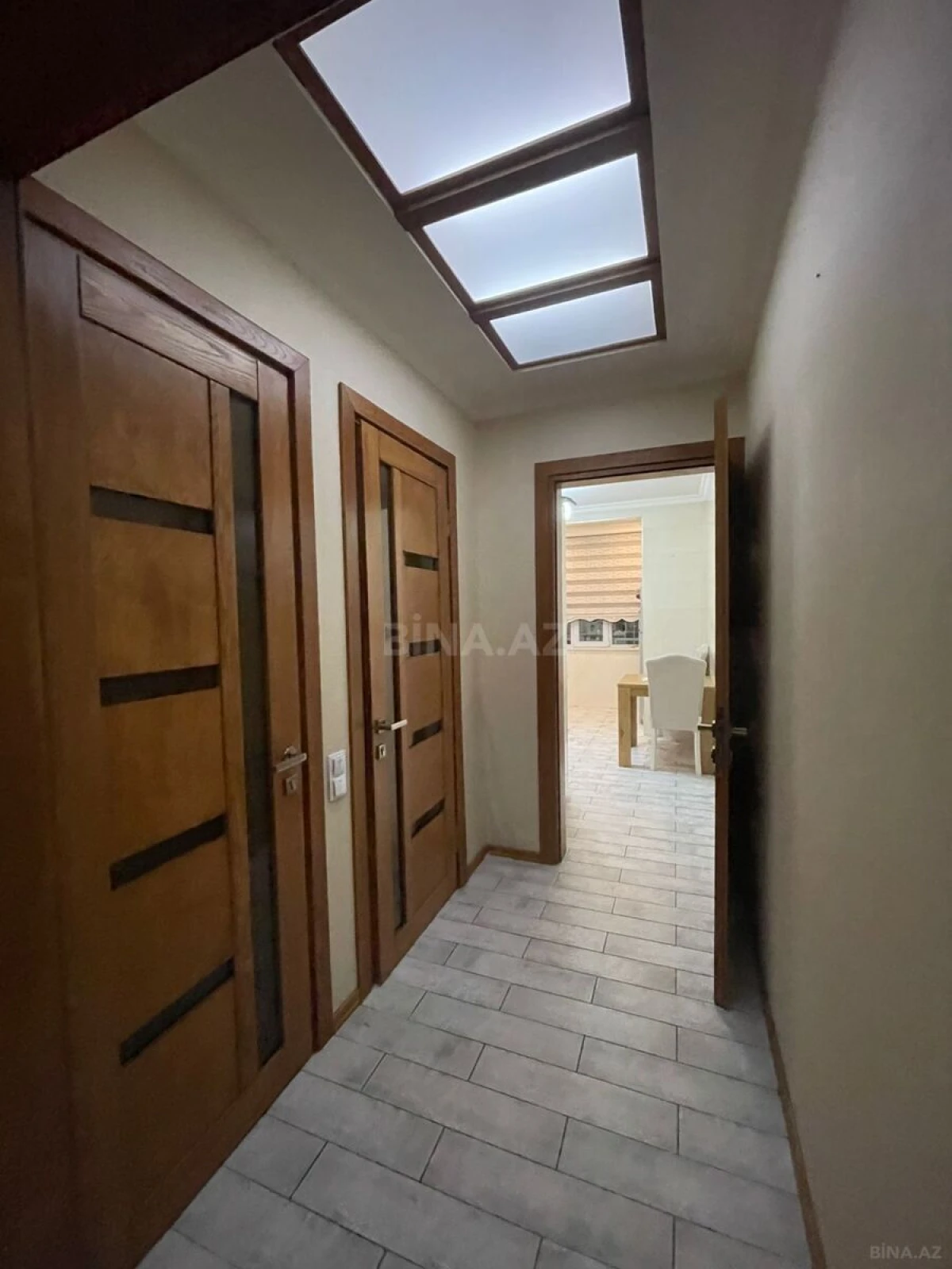 Satılır 5 otaqlı mənzil 130 m²