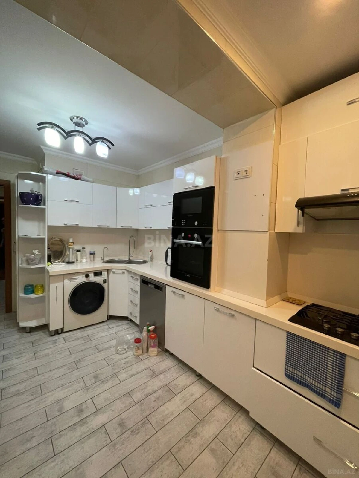 Satılır 5 otaqlı mənzil 130 m²