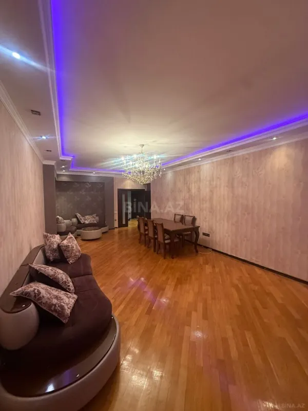 Satılır 3 otaqlı mənzil 159 m²