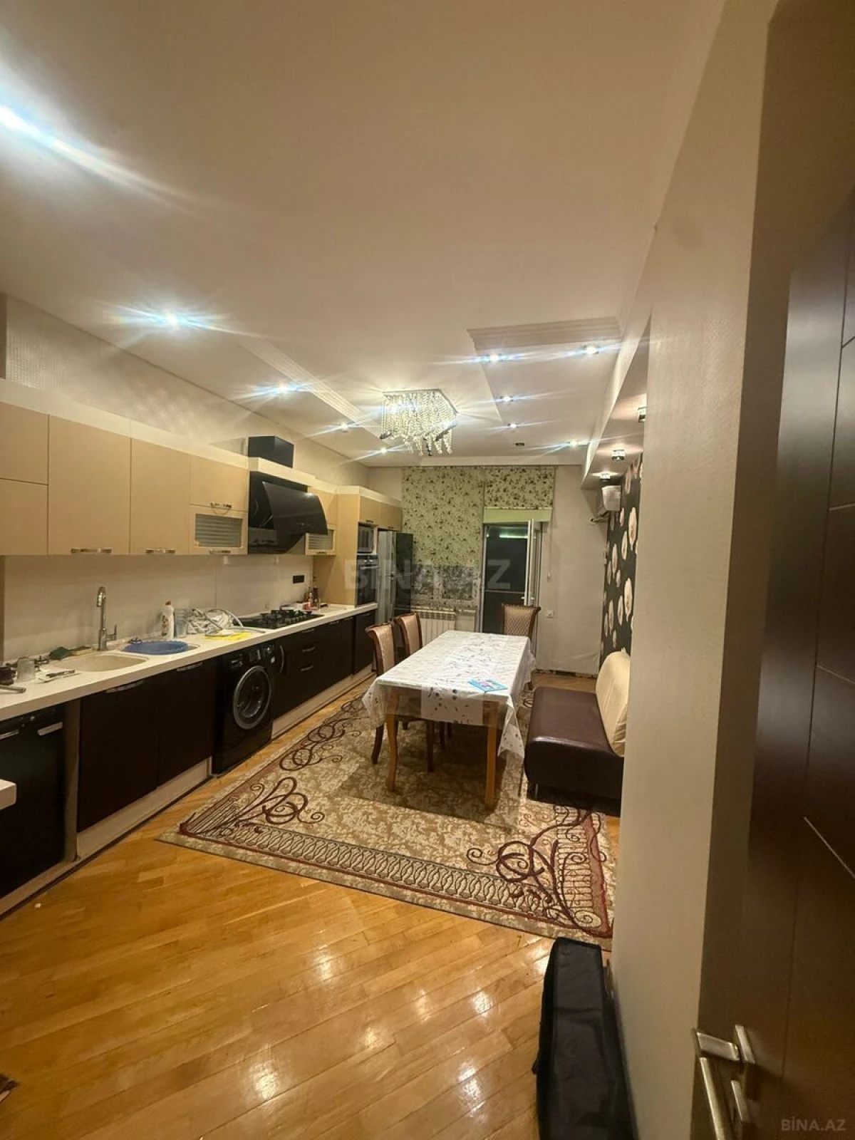 Satılır 3 otaqlı mənzil 159 m²