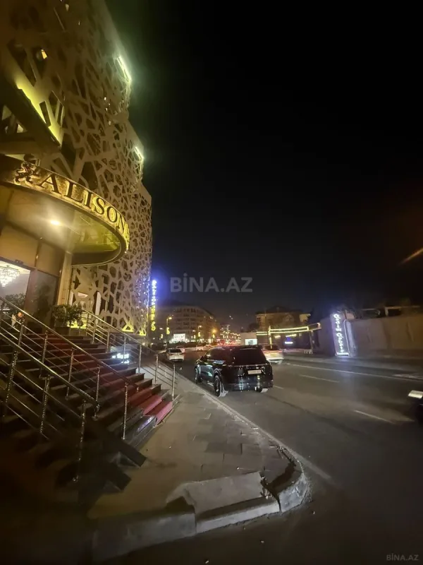 Satılır 3 otaqlı mənzil 159 m²