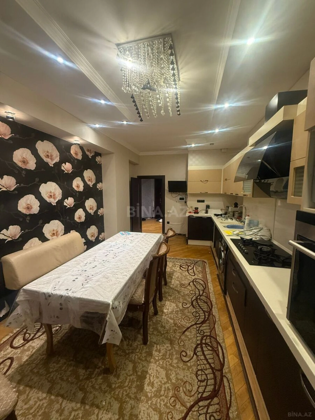 Satılır 3 otaqlı mənzil 159 m²