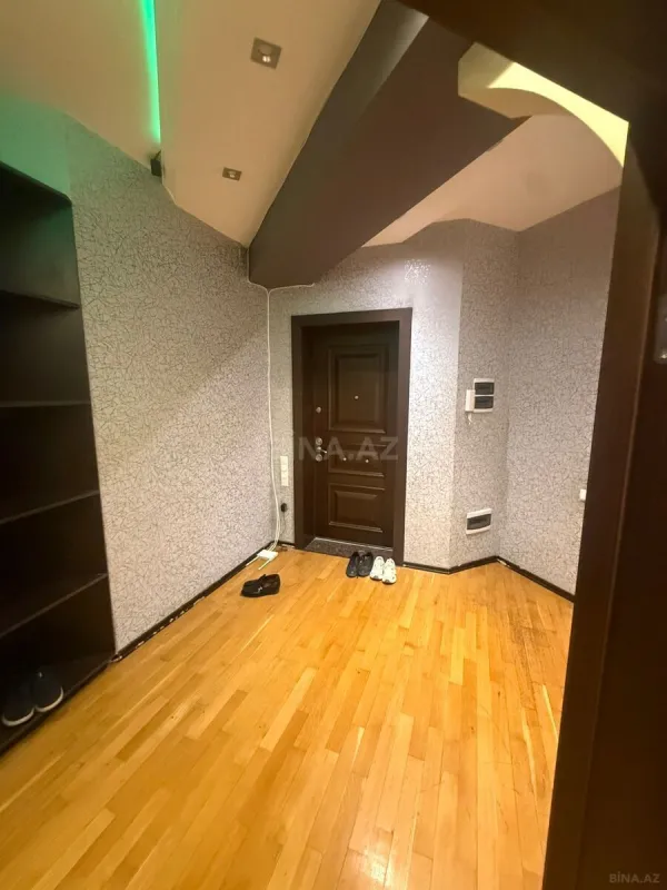 Satılır 3 otaqlı mənzil 159 m²
