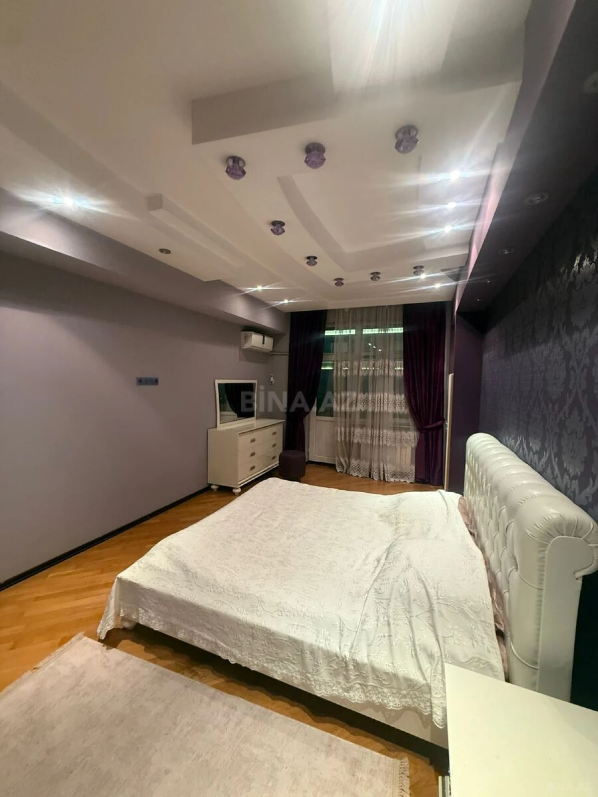 Satılır 3 otaqlı mənzil 159 m²