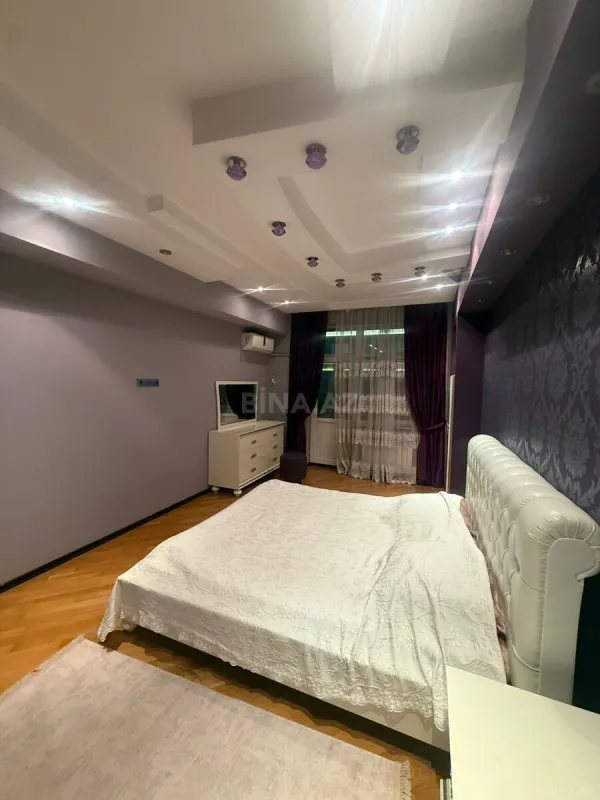 Satılır 3 otaqlı mənzil 159 m²