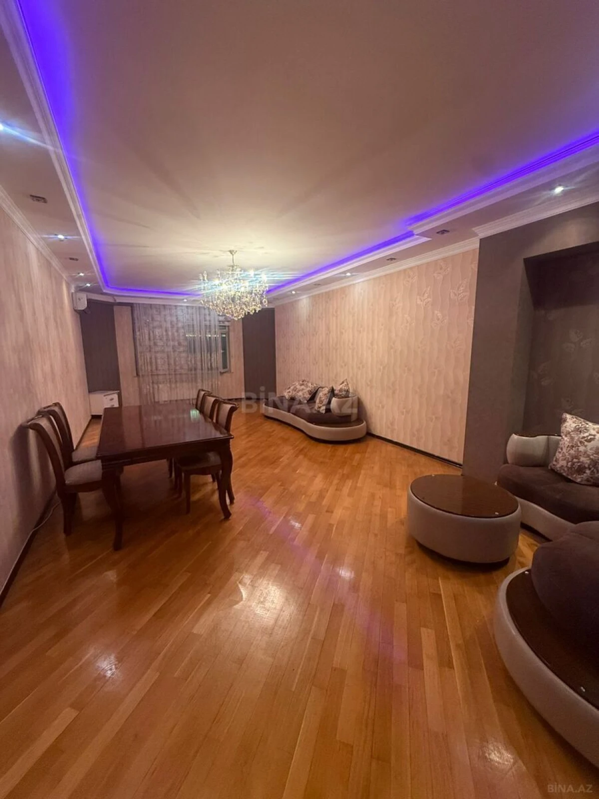 Satılır 3 otaqlı mənzil 159 m²