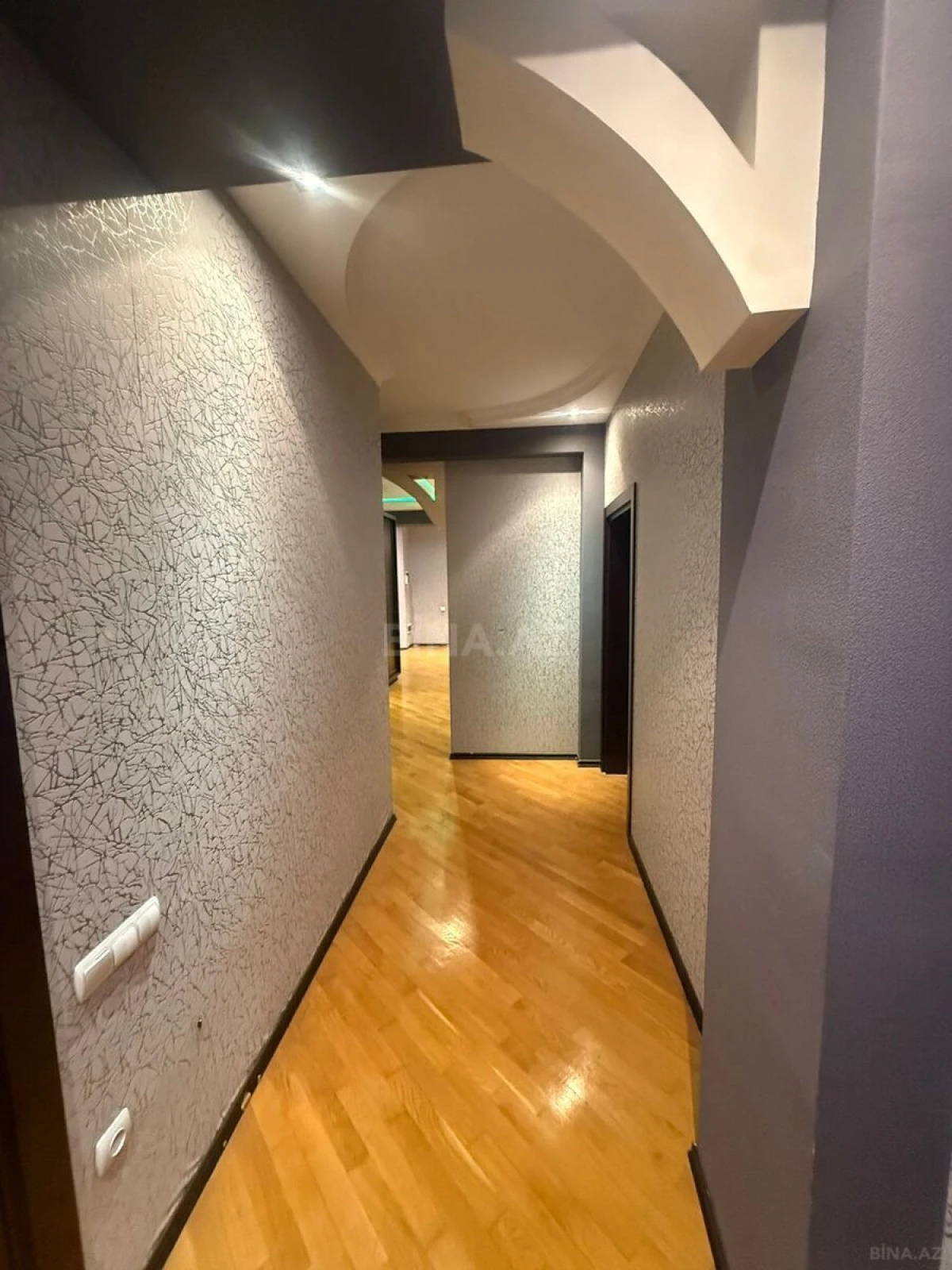 Satılır 3 otaqlı mənzil 159 m²