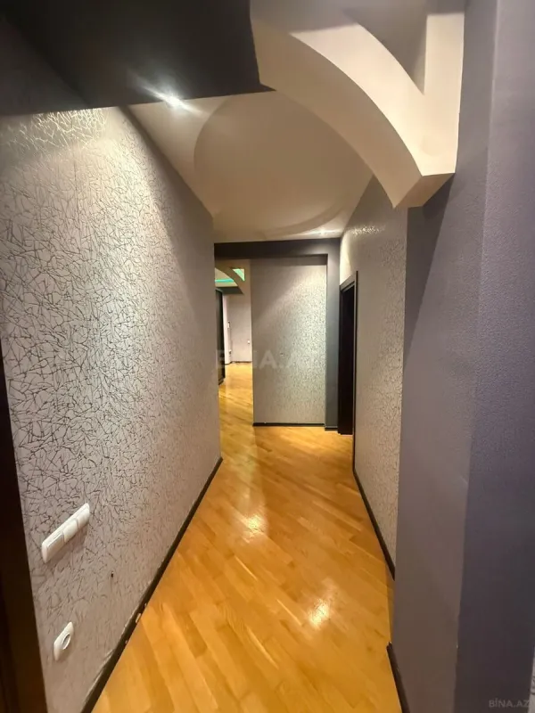 Satılır 3 otaqlı mənzil 159 m²