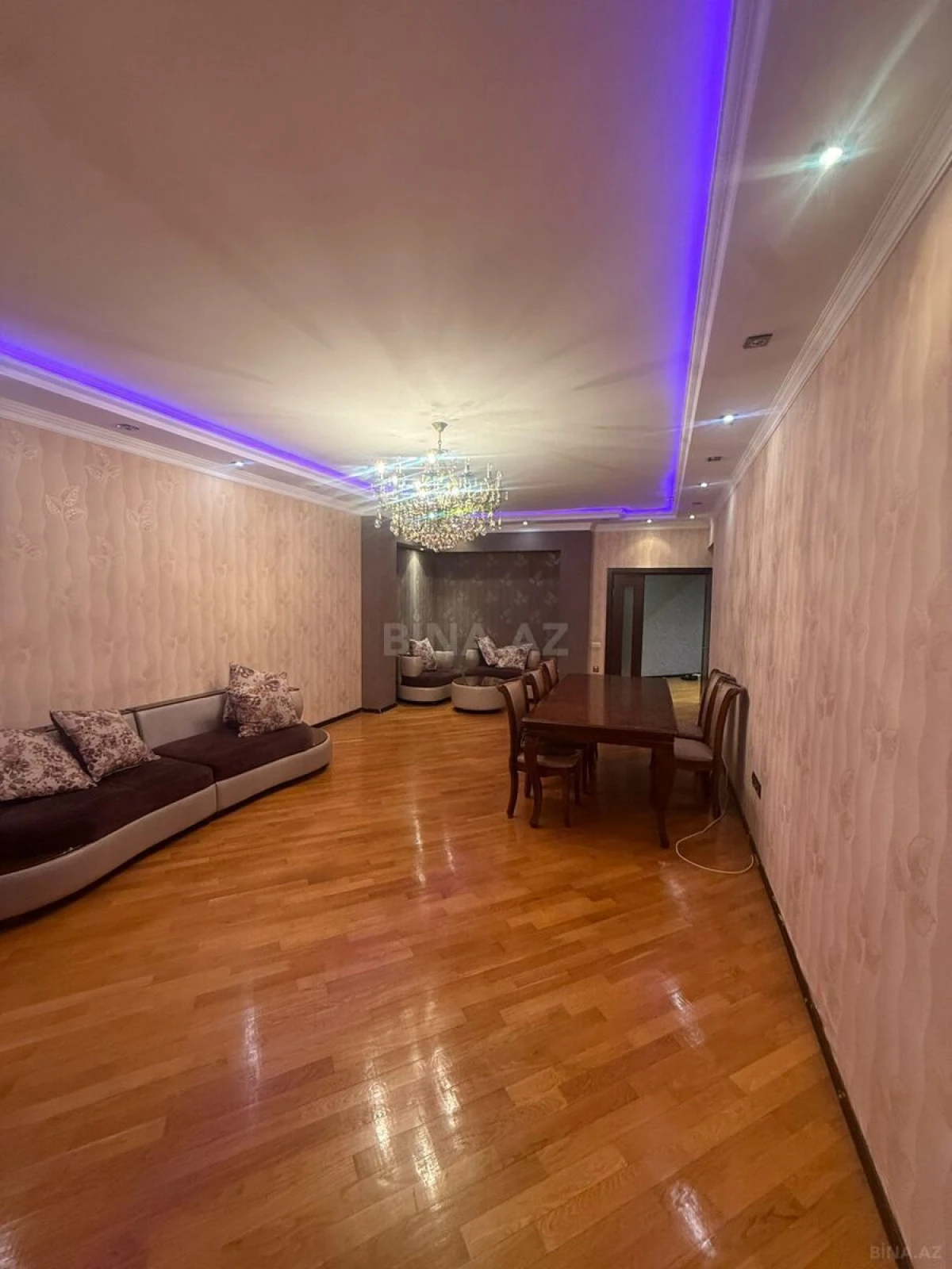 Satılır 3 otaqlı mənzil 159 m²