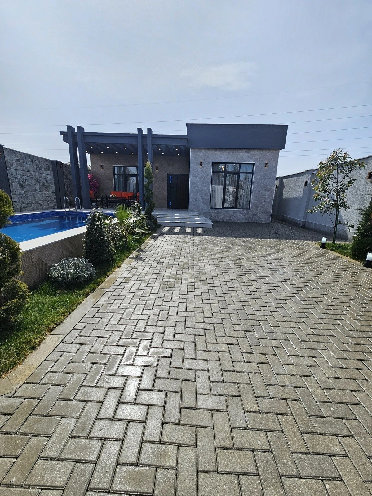 Satılır 4 otaqlı həyət evi 160 m²
