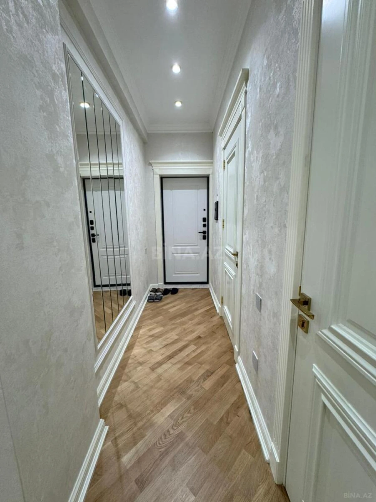 Satılır 2 otaqlı mənzil 75 m²