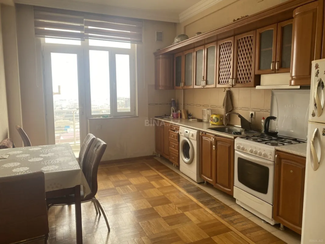 Kirayə verilir 3 otaqlı mənzil 124 m²
